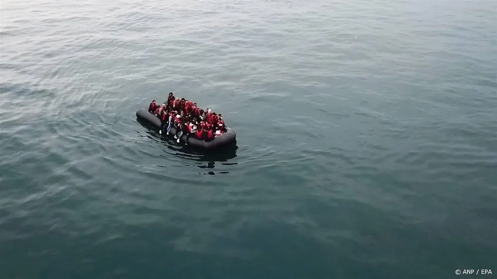bijna 30 000 migranten in 2023 in bootjes naar vk1704110926