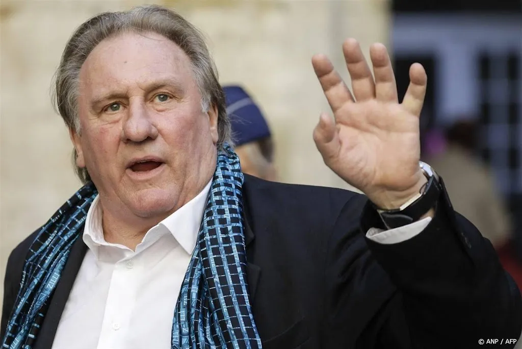 gerard depardieu dreigt hoge franse onderscheiding te verliezen1702725390