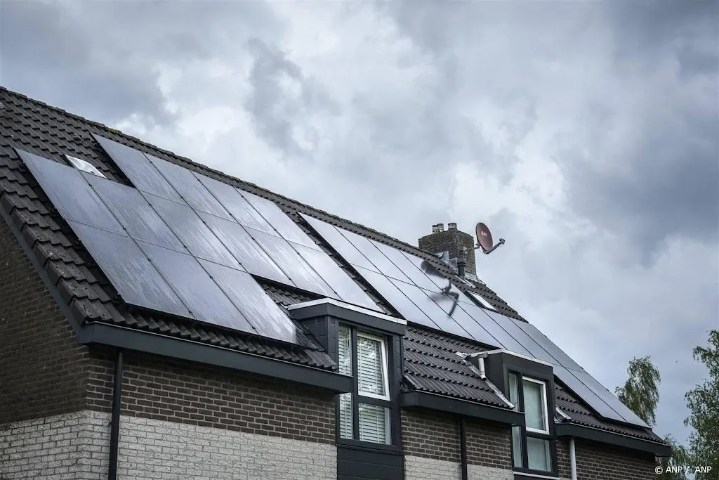 ing ziet vraag naar plaatsing zonnepanelen flink terugvallen1703826333