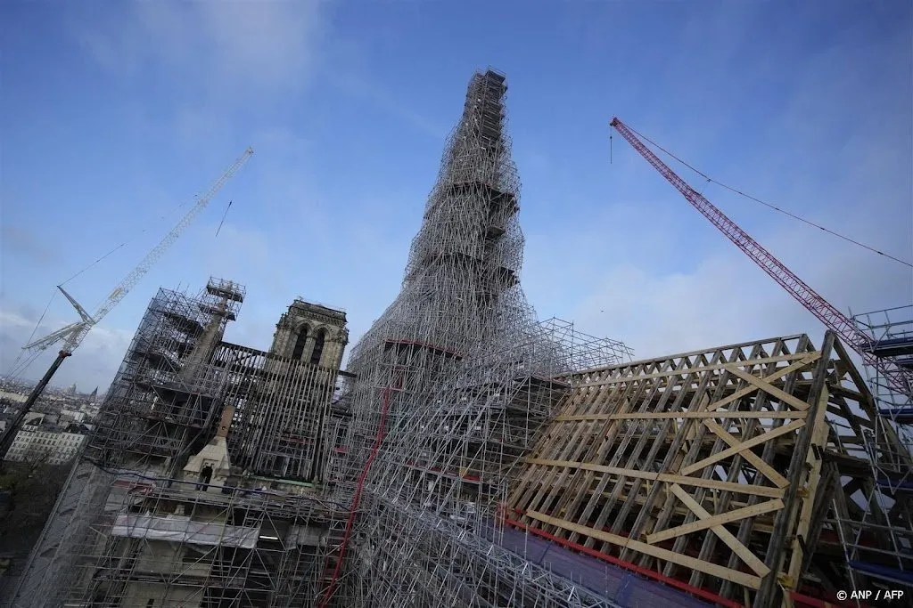 macron de notre dame wordt over precies een jaar heropend1702049622