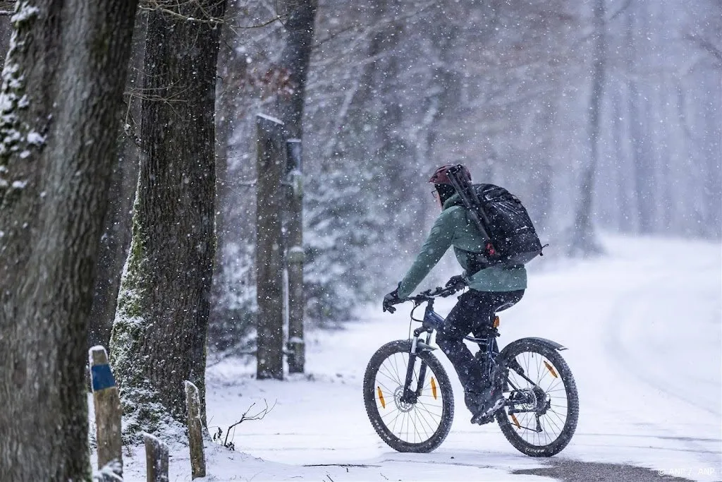 mogelijk wit landschap in zuiden door sneeuwbuien1705301348