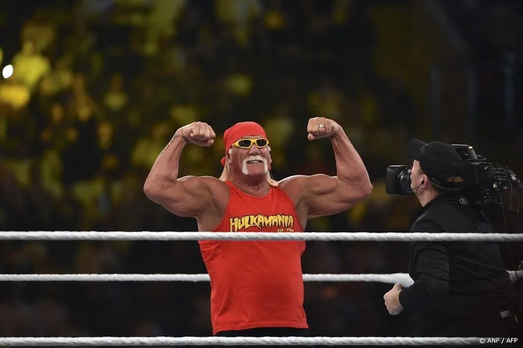 oud worstelaar hulk hogan en vrouw laten zich dopen1703147311