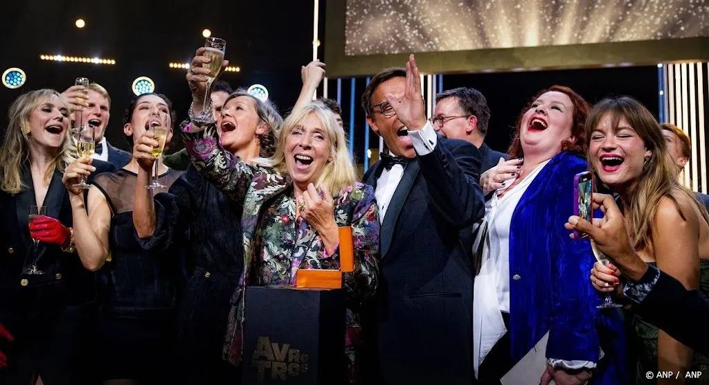 team oogappels neemt het in 2 voor 12 op tegen team avondshow1702639045