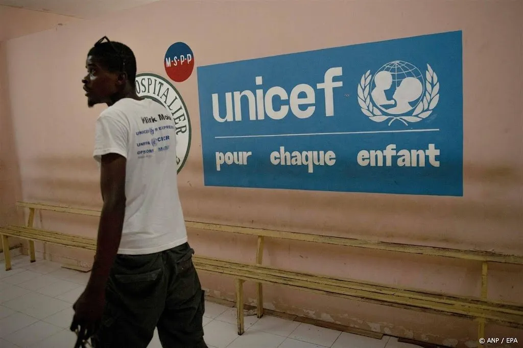 unicef nog steeds meer meisjes getroffen door hiv dan jongens1701390559