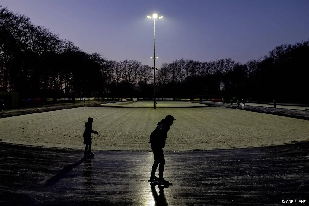 weeronline schaatsen op opgespoten natuurijsbaan zekerheid1704616905