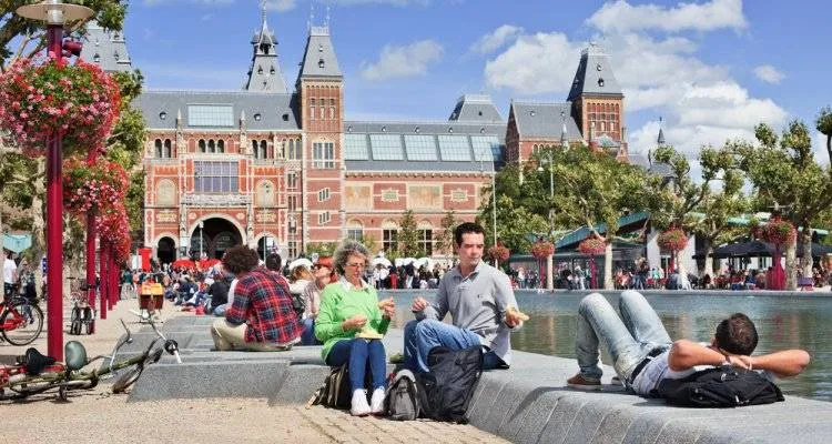 59b41fc0-b68b-433c-89c0-3ec4e5e8df91_amsterdam_stad_hitte_zomer_toerist_shutterstock_224299396_750x400