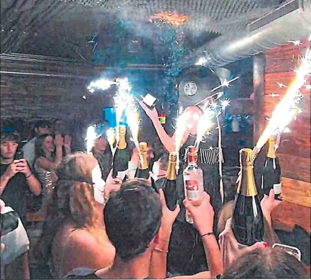 dafcc887768a334bd440fcf616ffae23,86dda4c