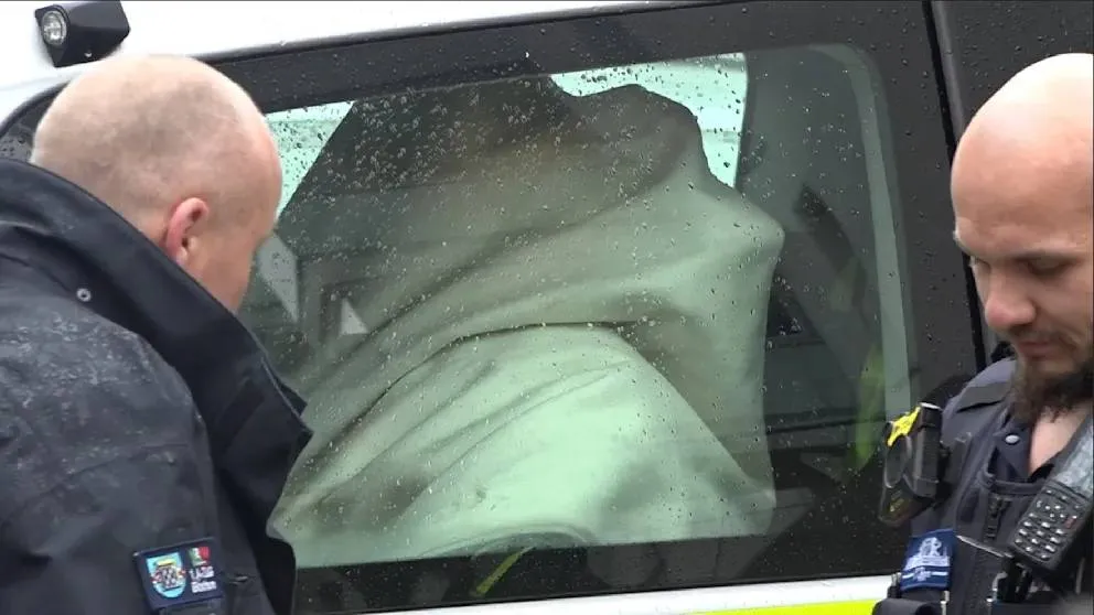 5d8699a13f2f73b9fa0517fee62d3176,15d10b77