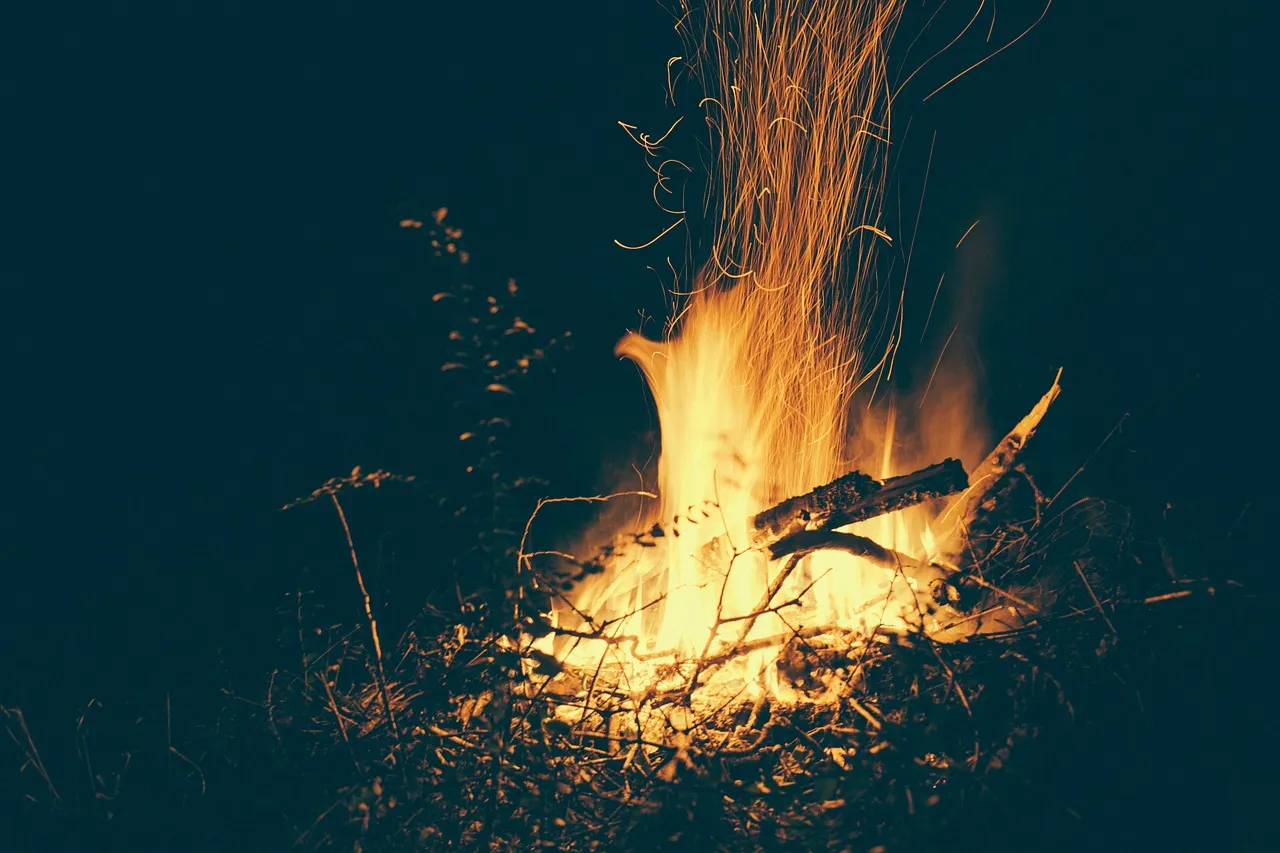 campfire 570115 1280