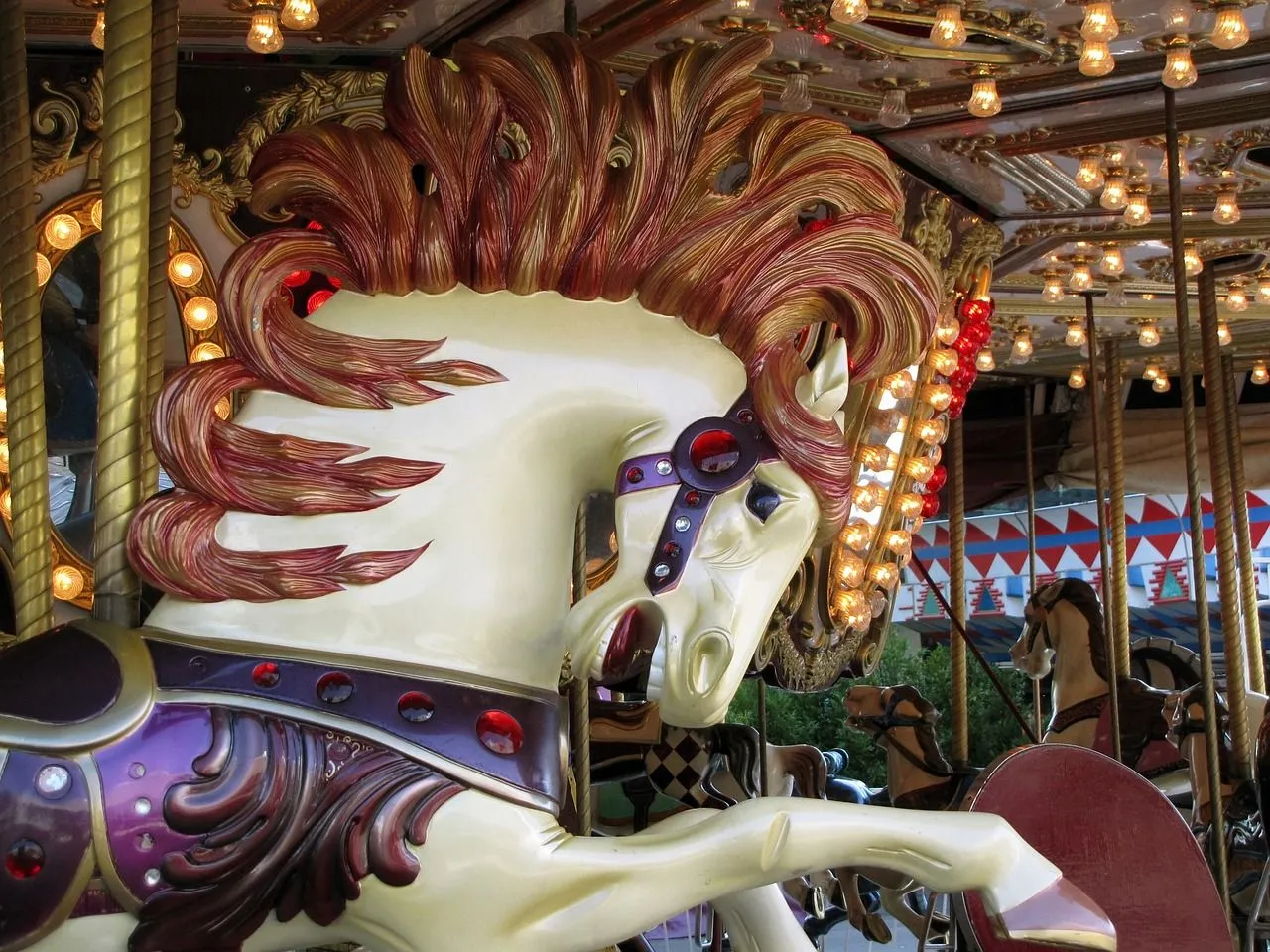 carousel horse 2726143 1280