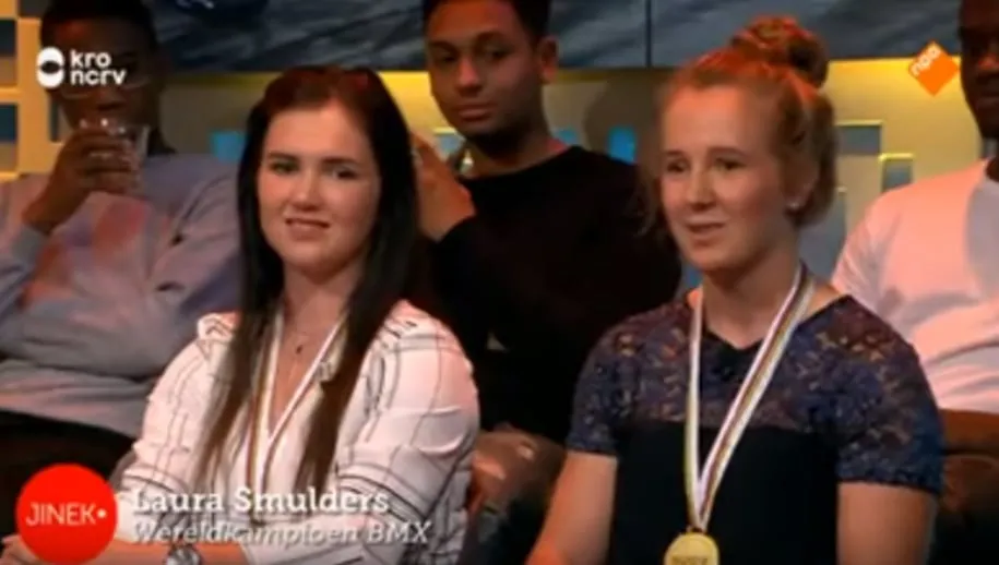 laura en merel smulders te gast bij jinek video 915x518 1