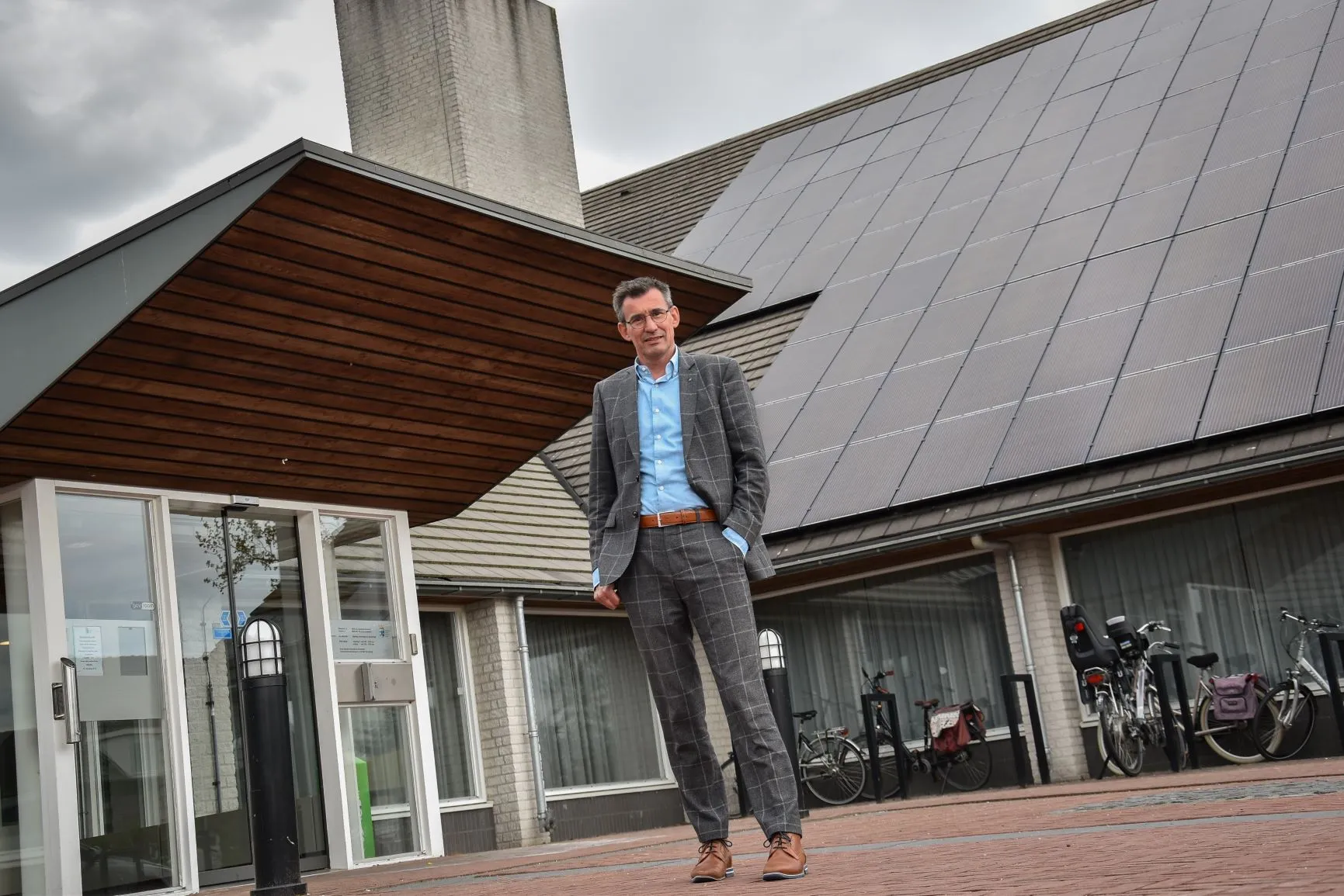 ton de vree voor gemeentehuis klein