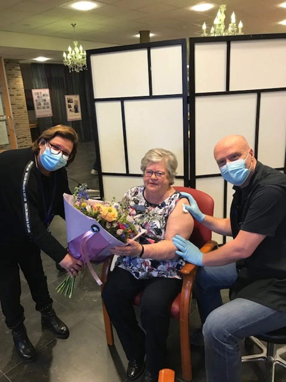 vaccinatie eerste bewoner kopie