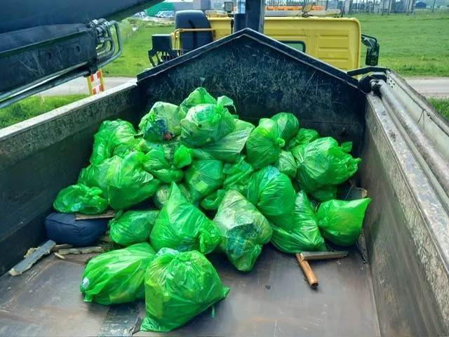 afvalzakken bij de milieustraat
