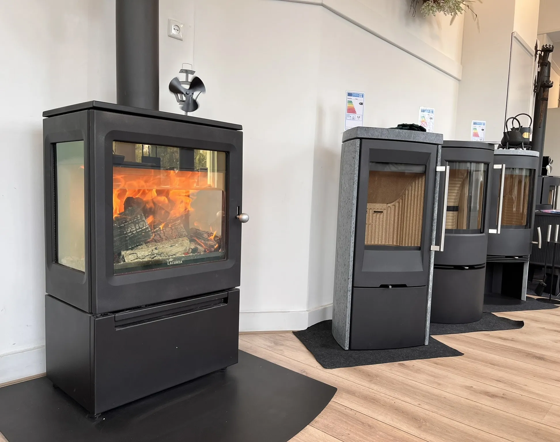 kachelarij foto showroom kachels kachelerij tt