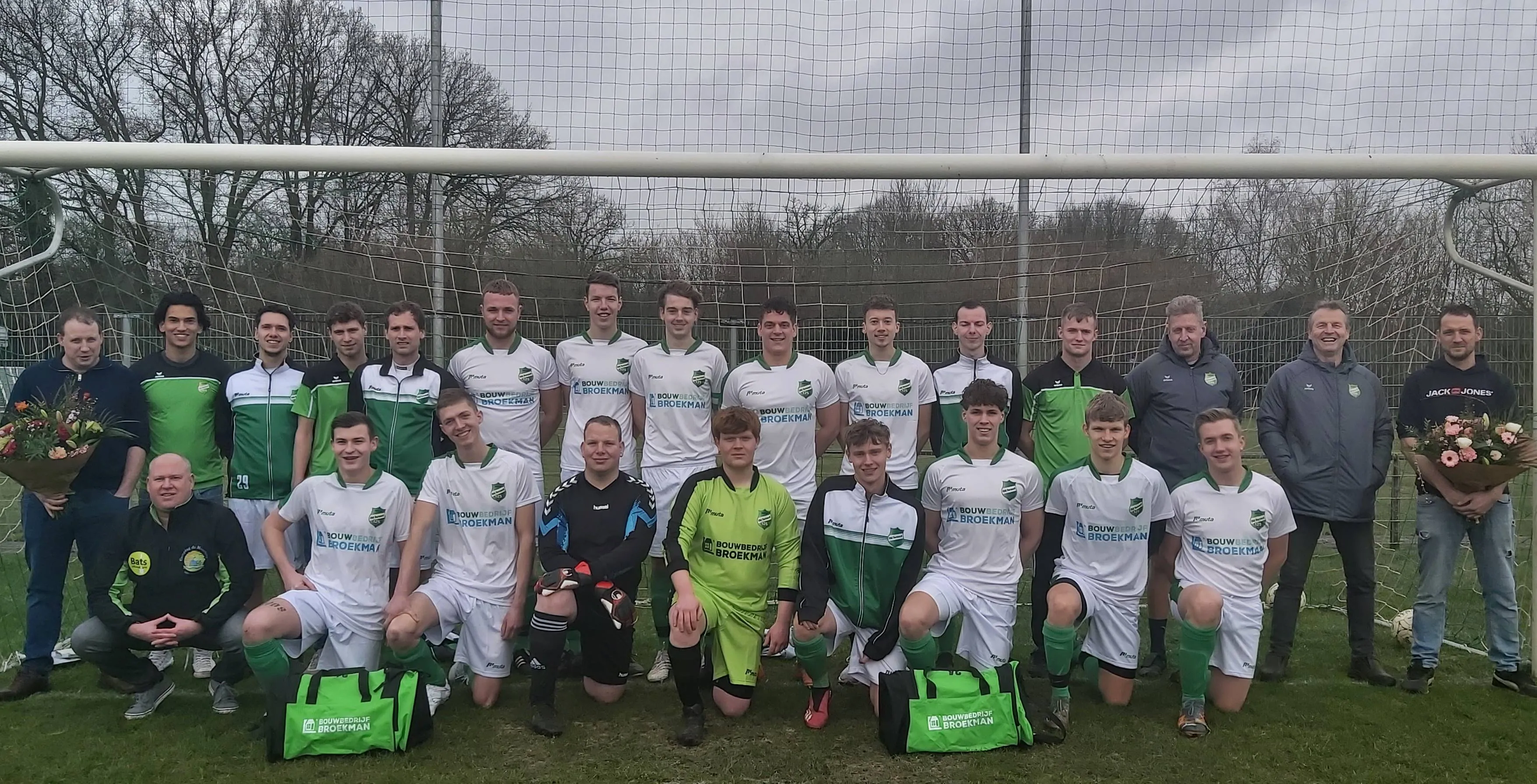 old forward nieuw tenue