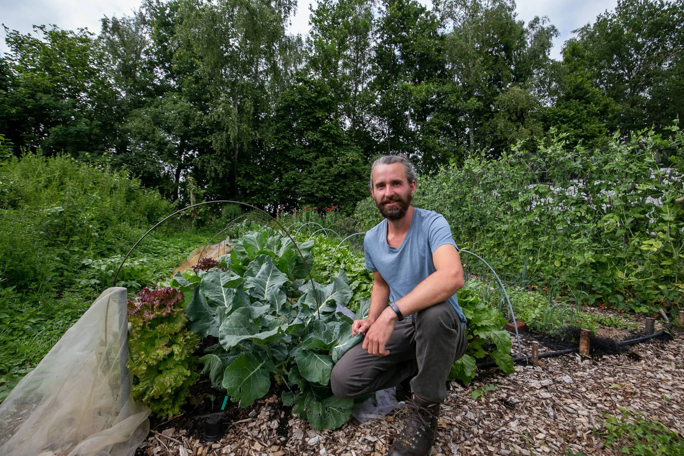 vledder arthur buitelaar in permacultuur moestuin 2