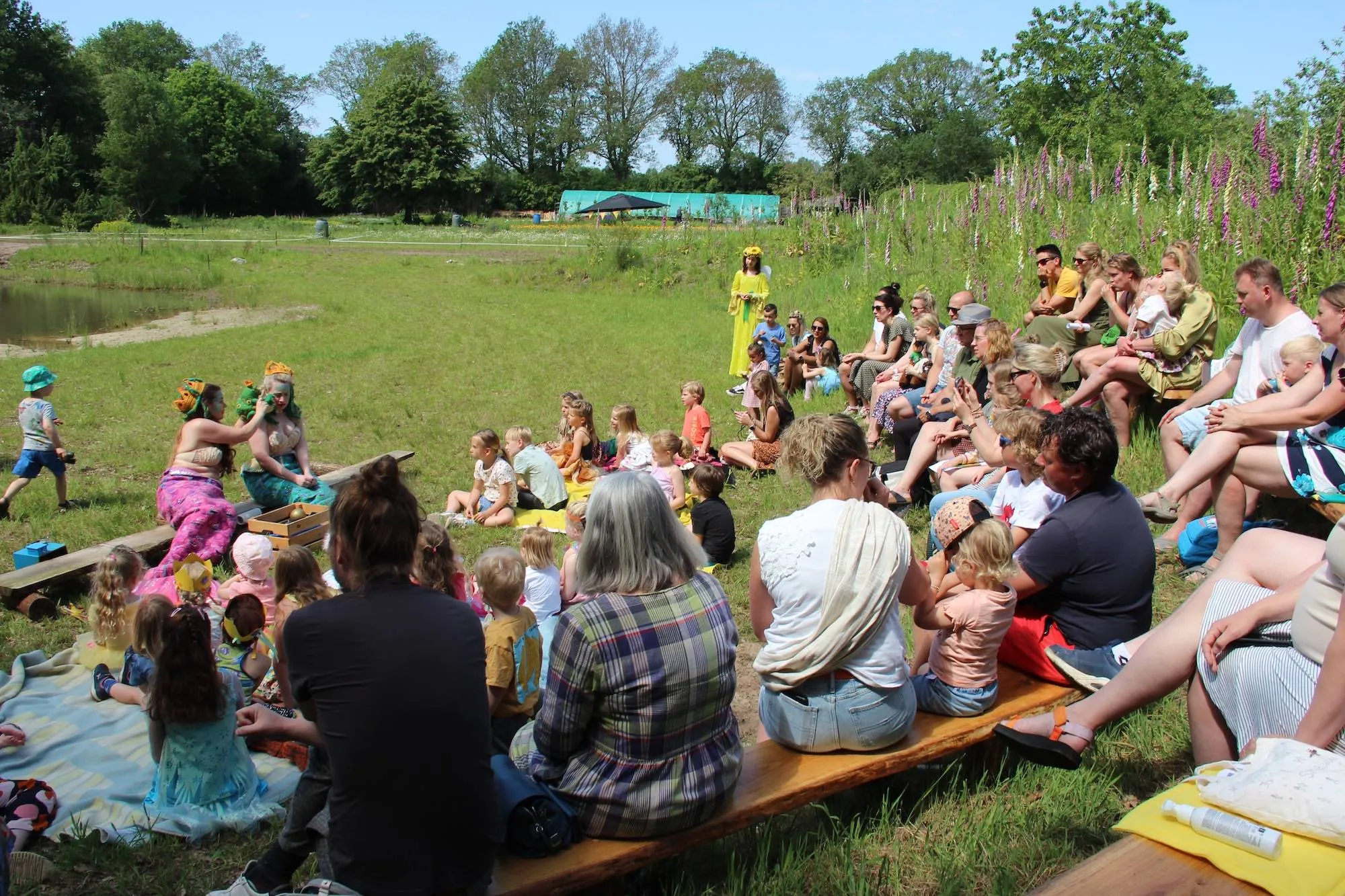 wes sprookjestuinen 2024 pinksteren 19 mei zingende zeemeerminnen bij arnicakwekerij foto alanda de boer