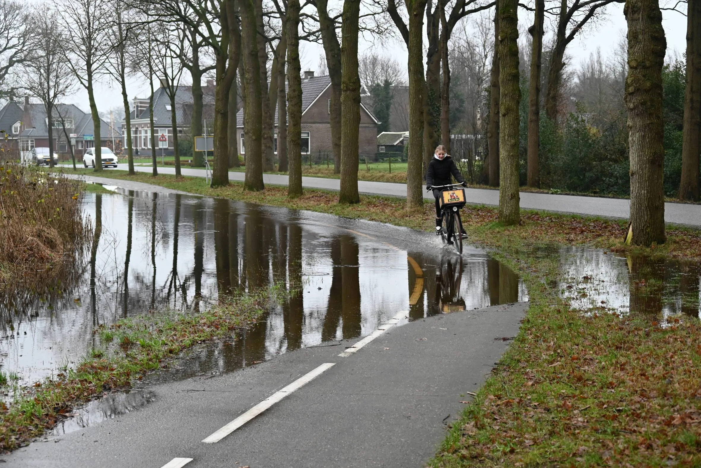 pn27122023-wateroverlast-ijhorst-fietspad1