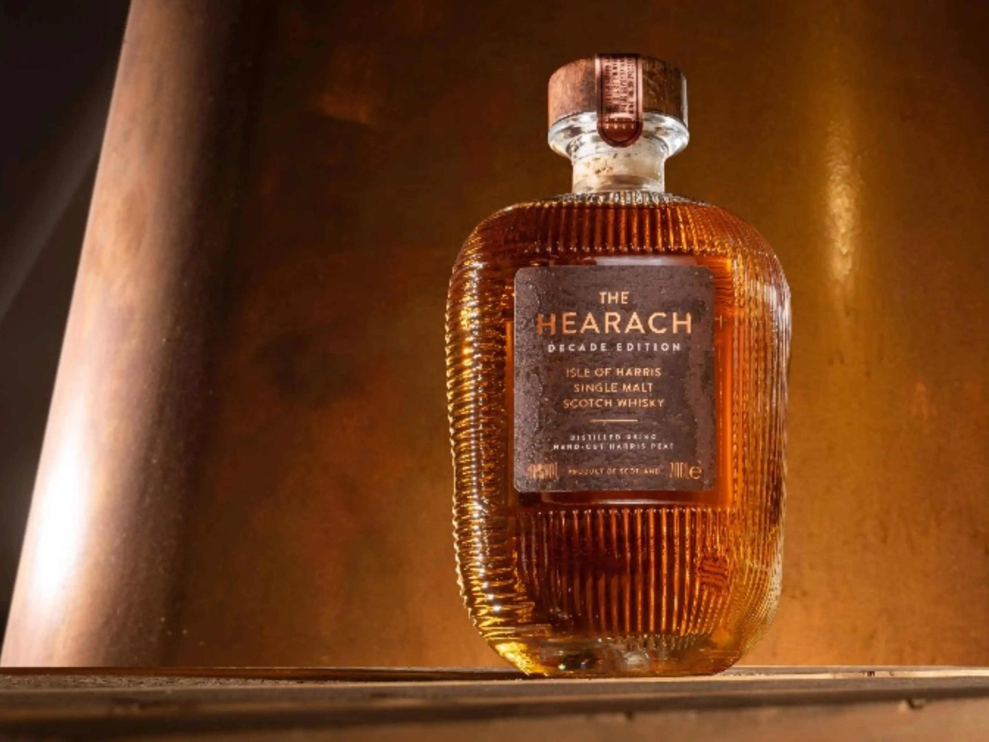 Isle of Harris The Hearach Decades Edition single malt whisky fles (1)
