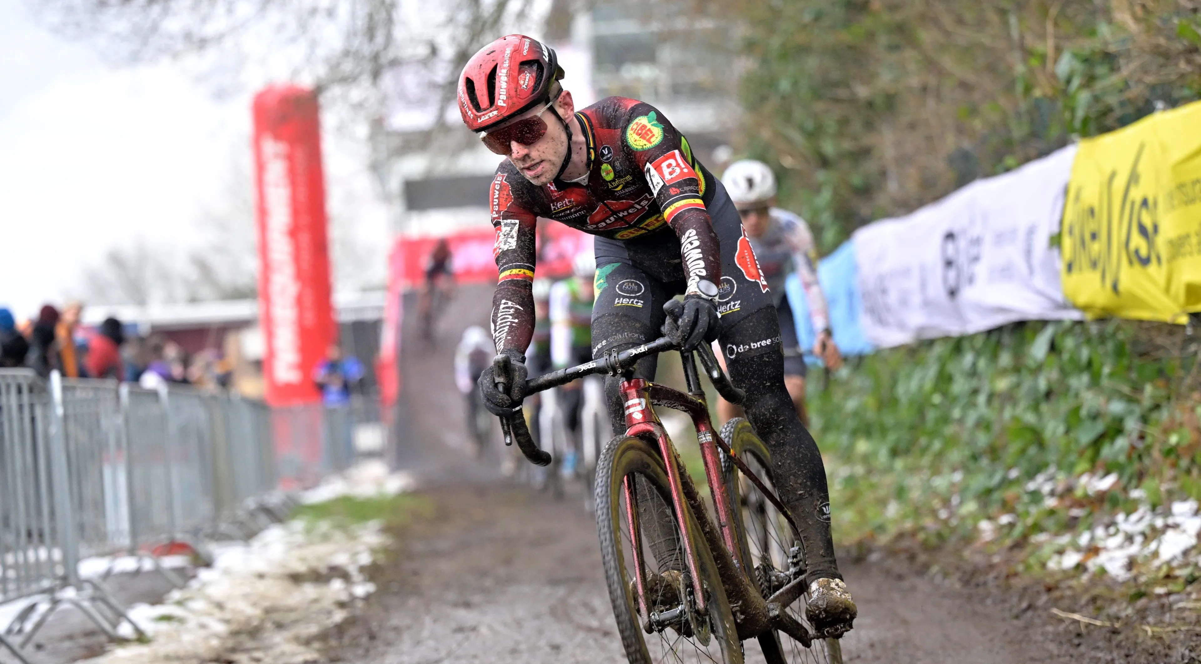 PHOTONEWS_11126216-094