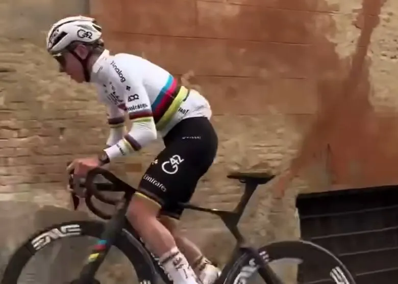 Schermopname_10-3-2026_14575_www.youtube.com