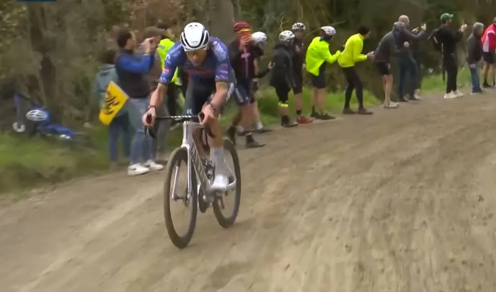 Schermopname_10-3-2026_175718_www.youtube.com