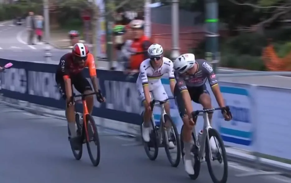 Schermopname_17-3-2026_94424_www.youtube.com