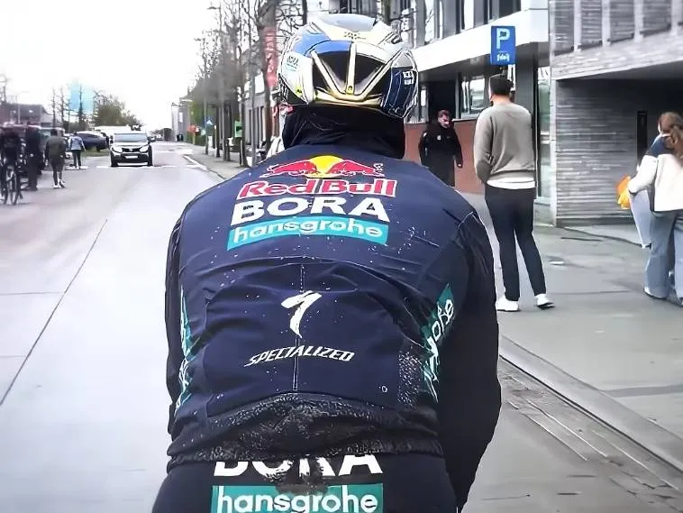 Schermopname_4-4-2026_113419_www.youtube.com