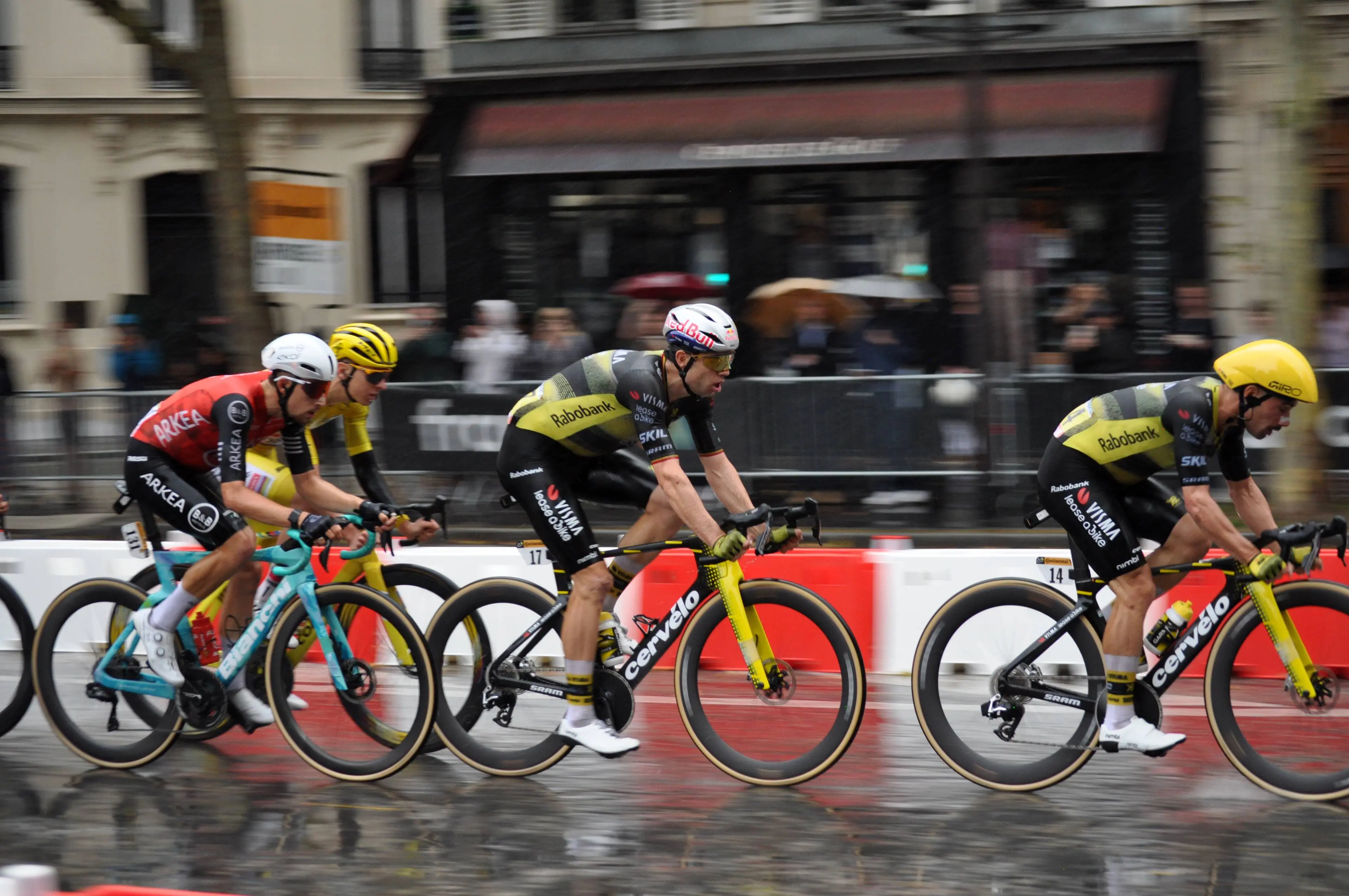 TOUR_DE_FRANCE_2025_-_STAGE_21_PARIS_Wout_VAN_AERT_futur_winner_stage_21
