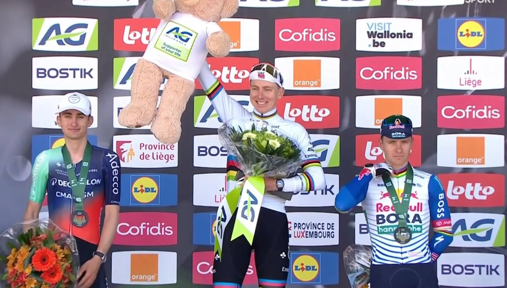 Pogacar, Seixas en Evenepoel op het podium van Luik–Bastenaken–Luik 2026