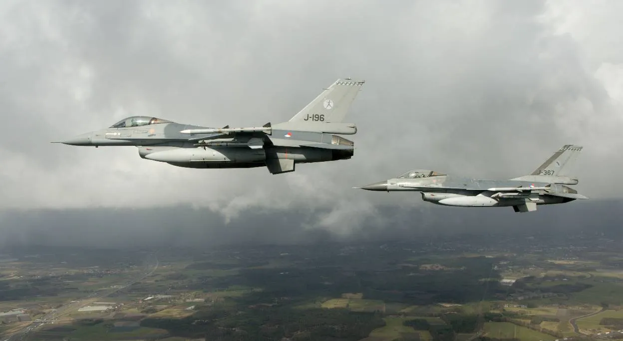 2 f 16s boven groen landschap 1