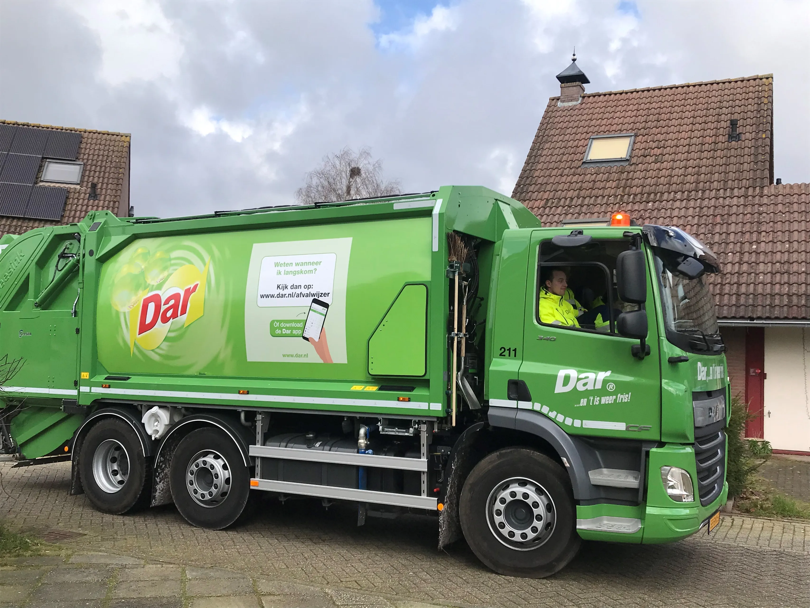 20210122 dar inzamelwagen in de wijk