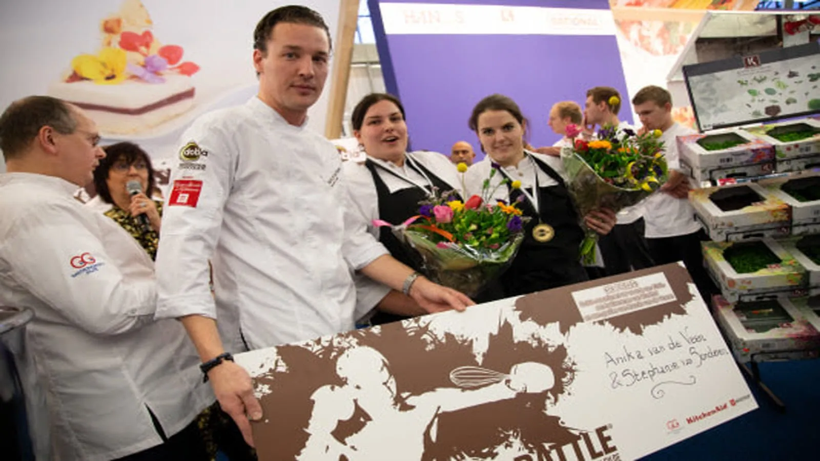 anika van der veen midden en stephanie van sonderen rechts 0001