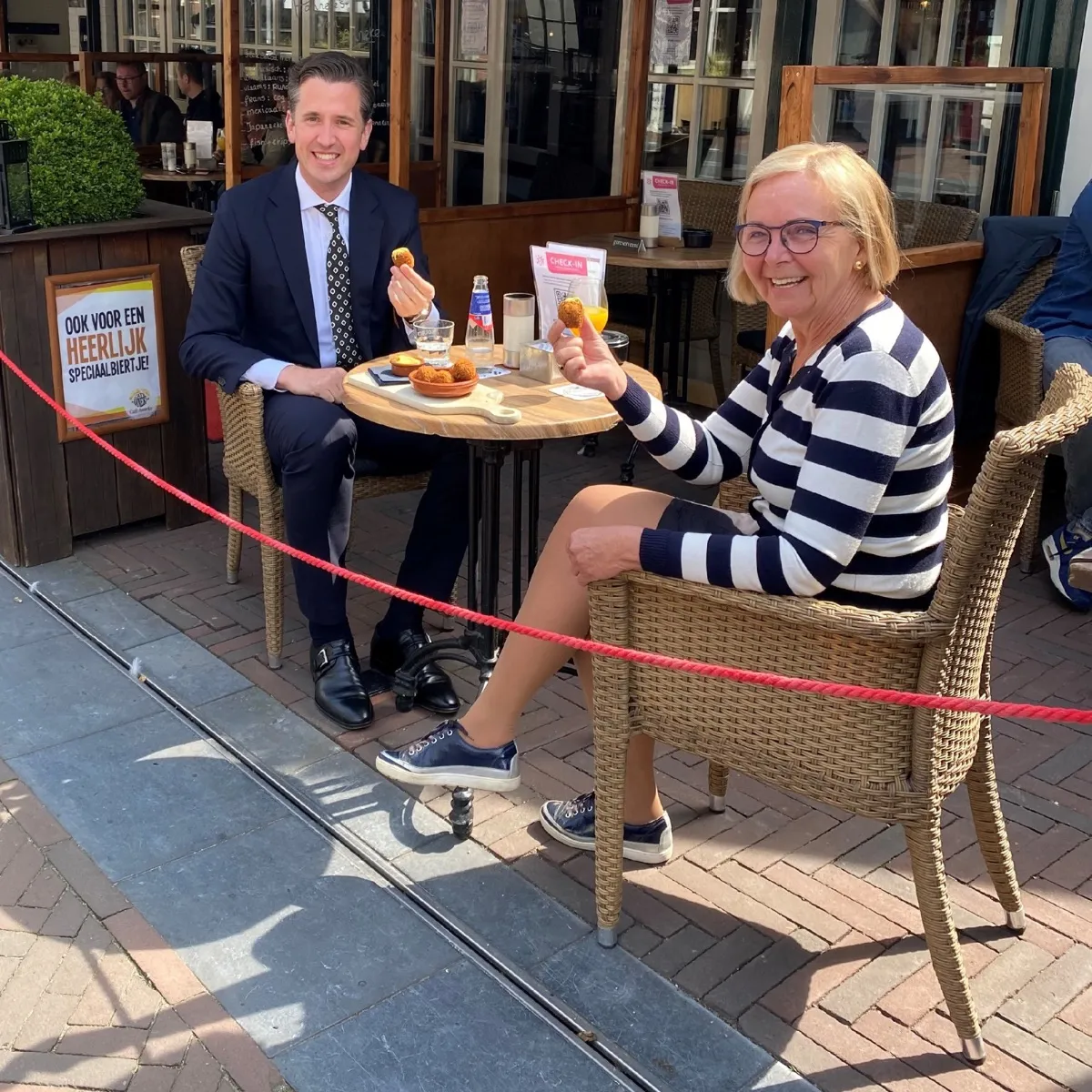 b en w op terras
