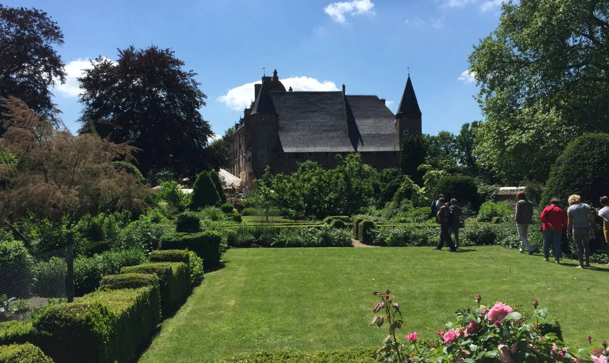 kasteel hernen en tuin