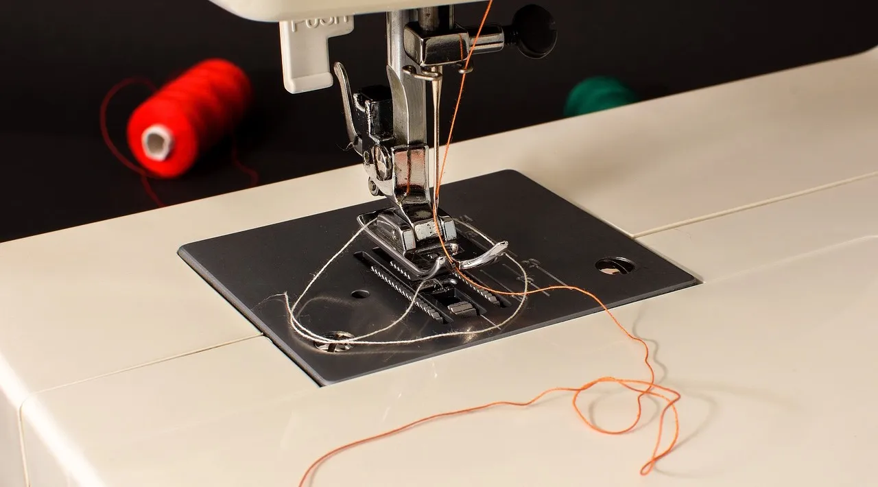 sewing machine 1734182 12801