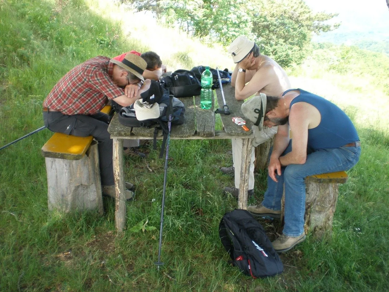 tired hikers 249683 1280