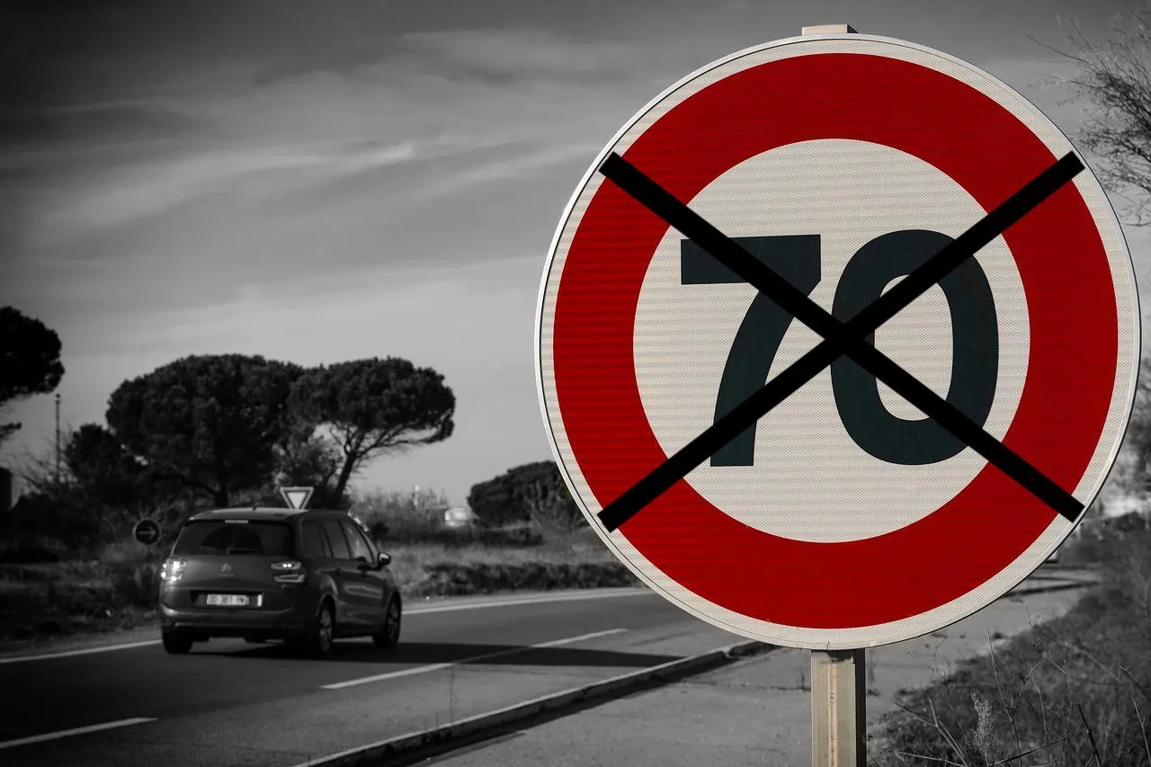 traffic sign 3008267 1280