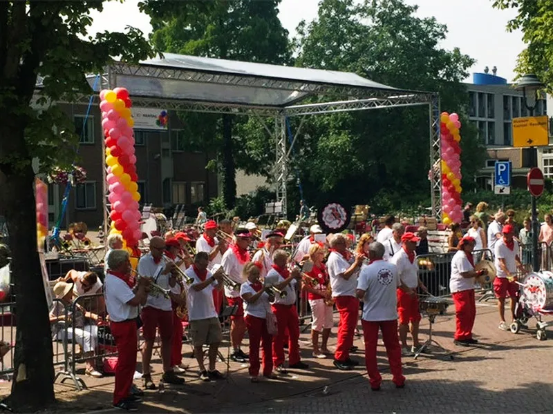 vierdaagse muziek langs de route