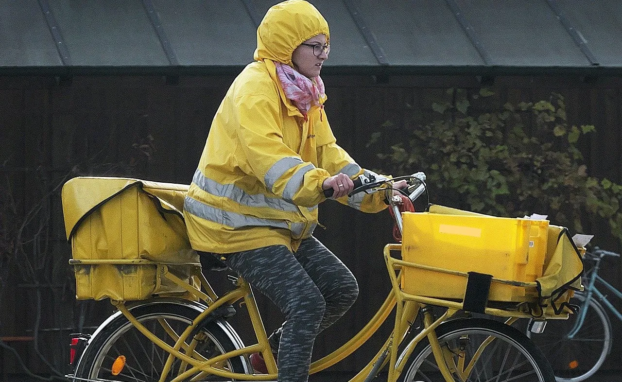 wolfgang eckert pixabay postal delivery 2928784 1280 fotor