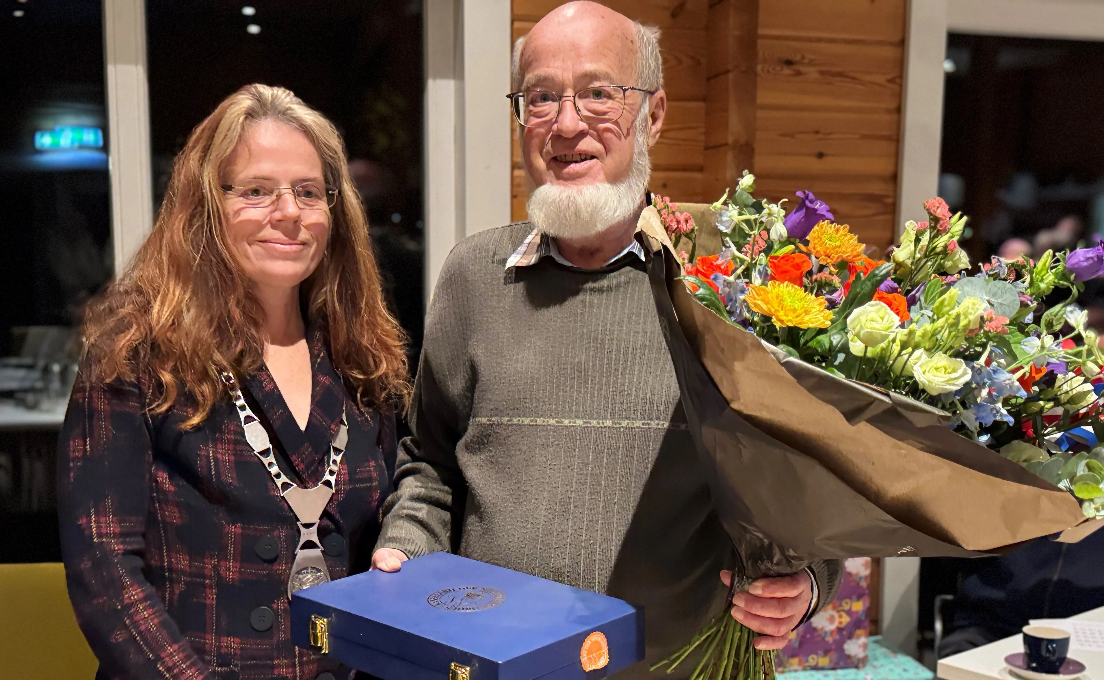 de heer jaap stienstra met burgemeester renske helmer englebert1