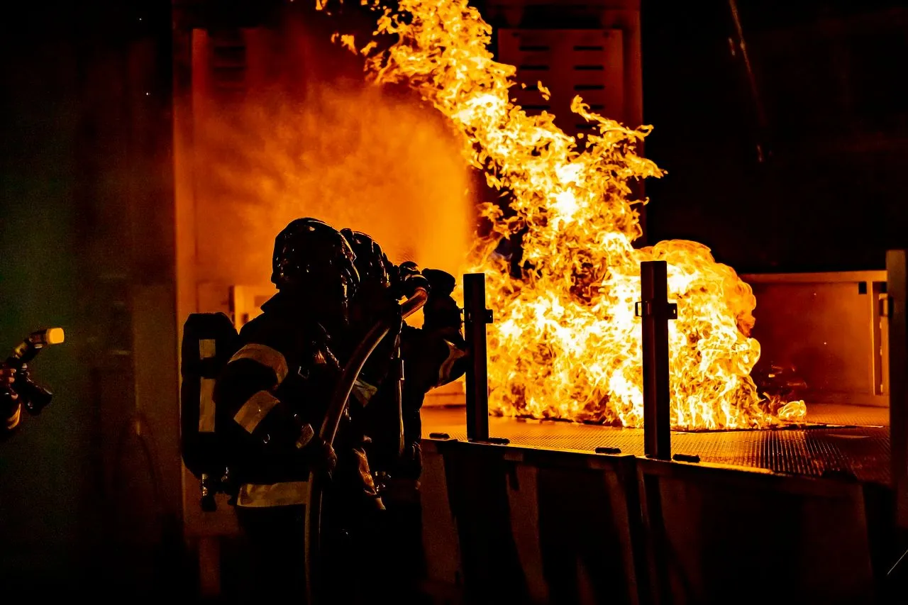 firefighters 6689112 1280