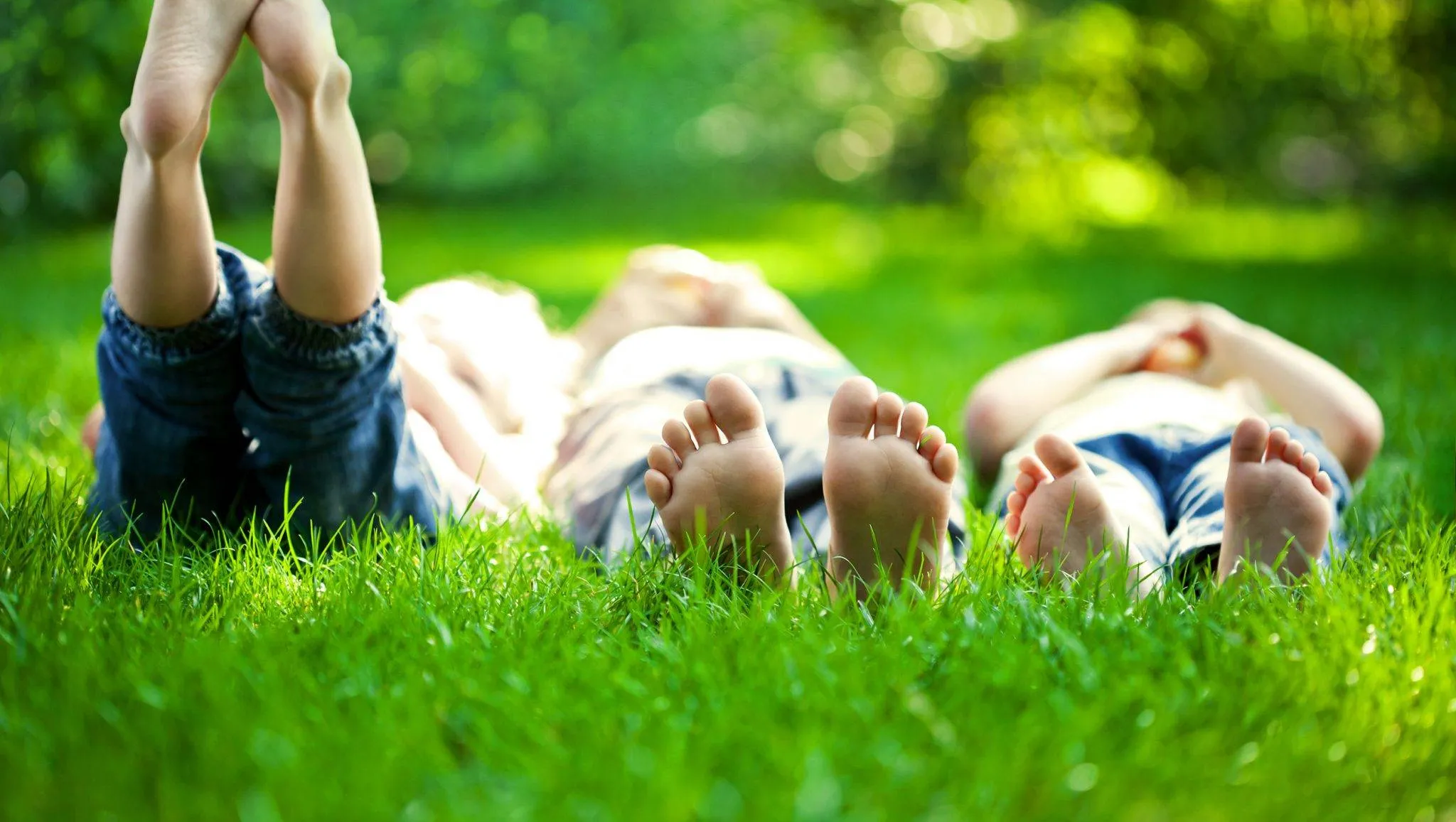 voeten in gras