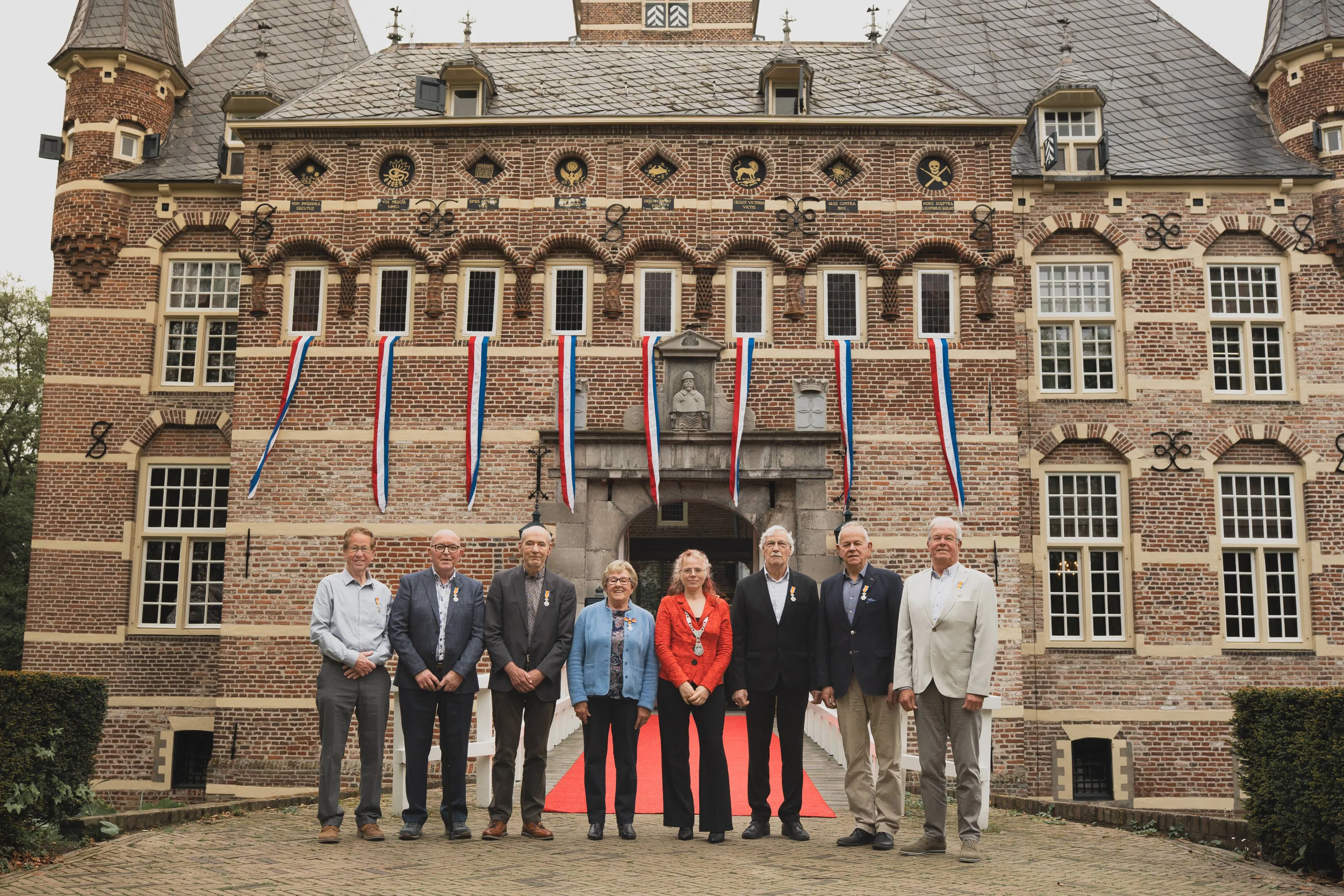 groepsfoto gedecoreerden 2025 groot bestandsformaat