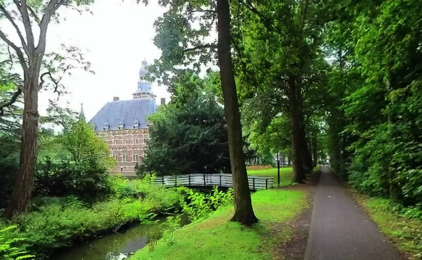 Bruggetje kasteeltuin Scherm­afbeelding 2025-11-26 om 16