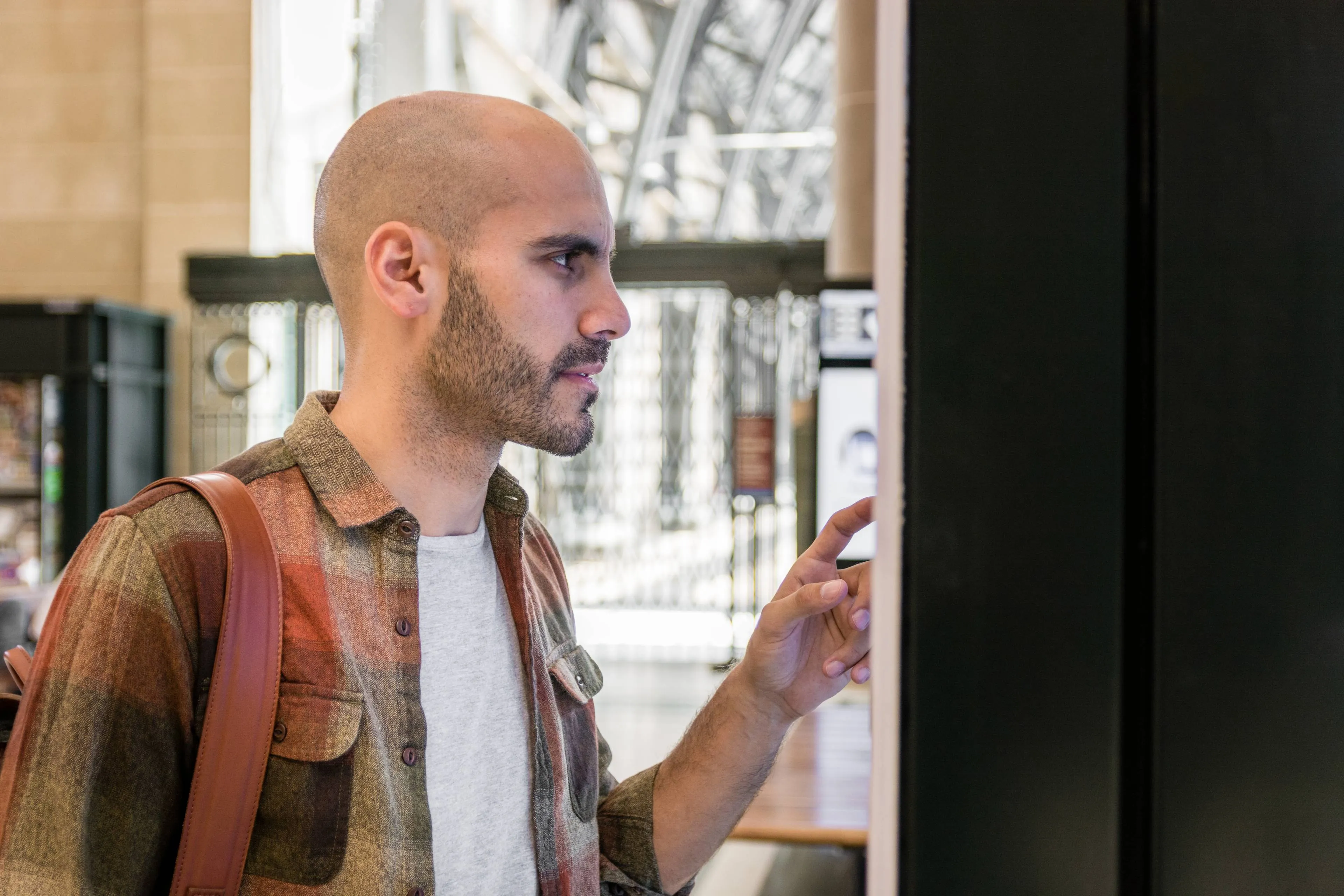 portrait-handsome-man-traveling