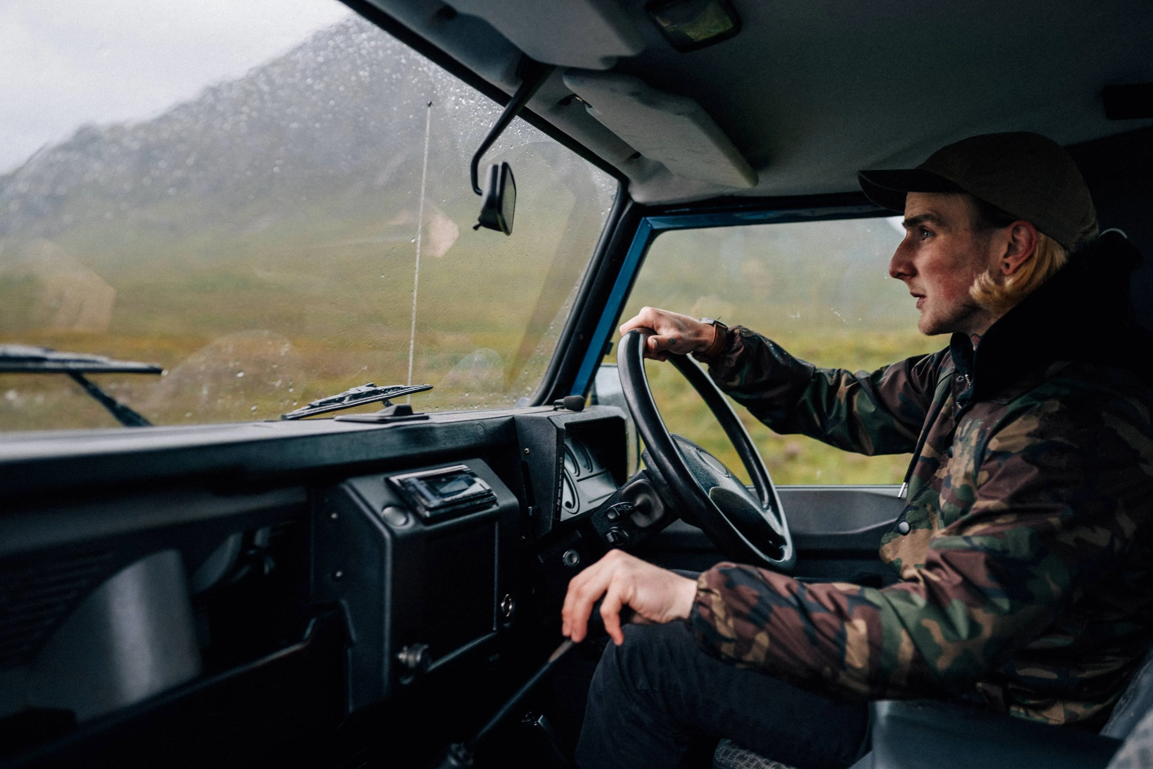 man-driving-old-suv-highlands (1)