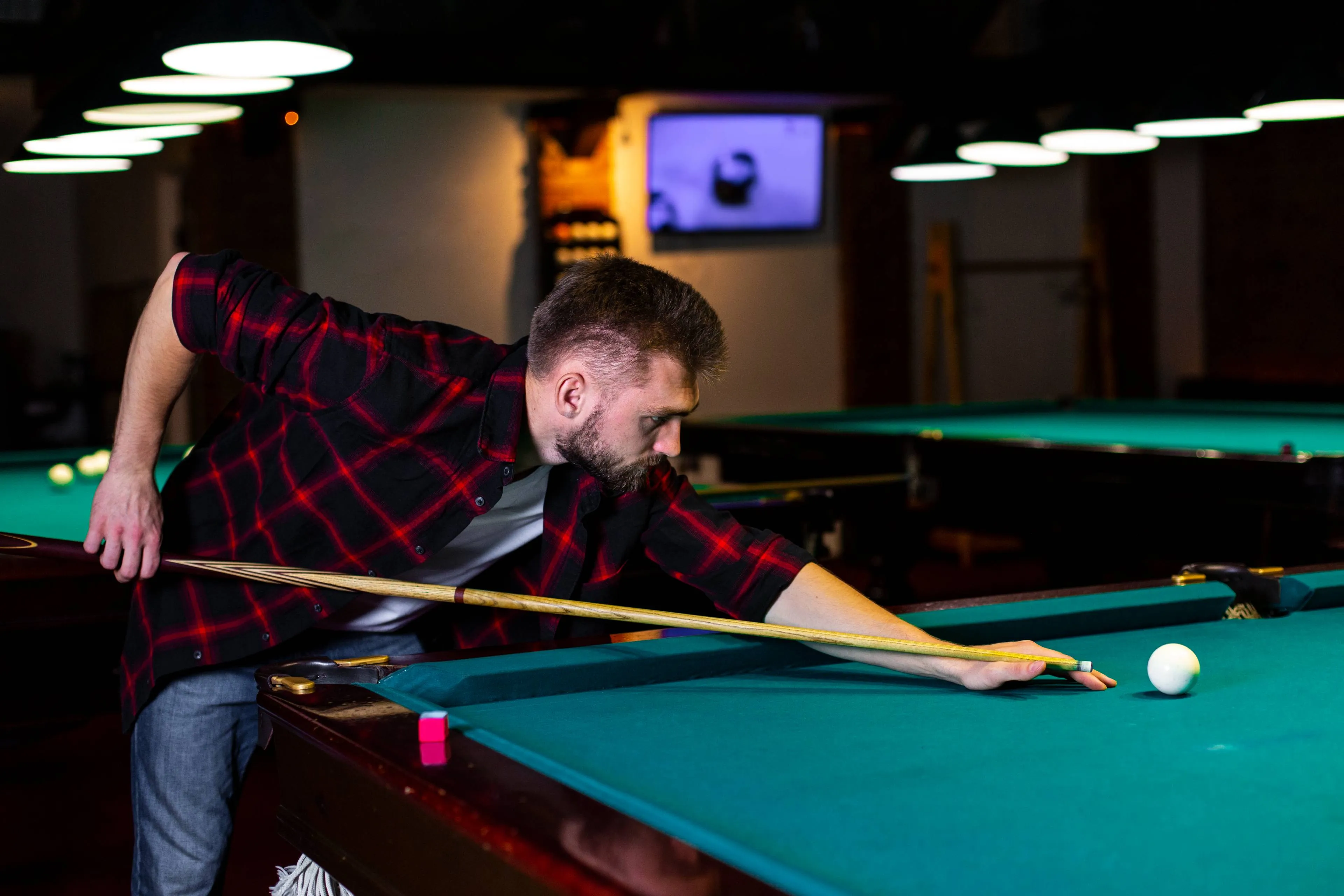 medium-shot-guy-playing-billiard