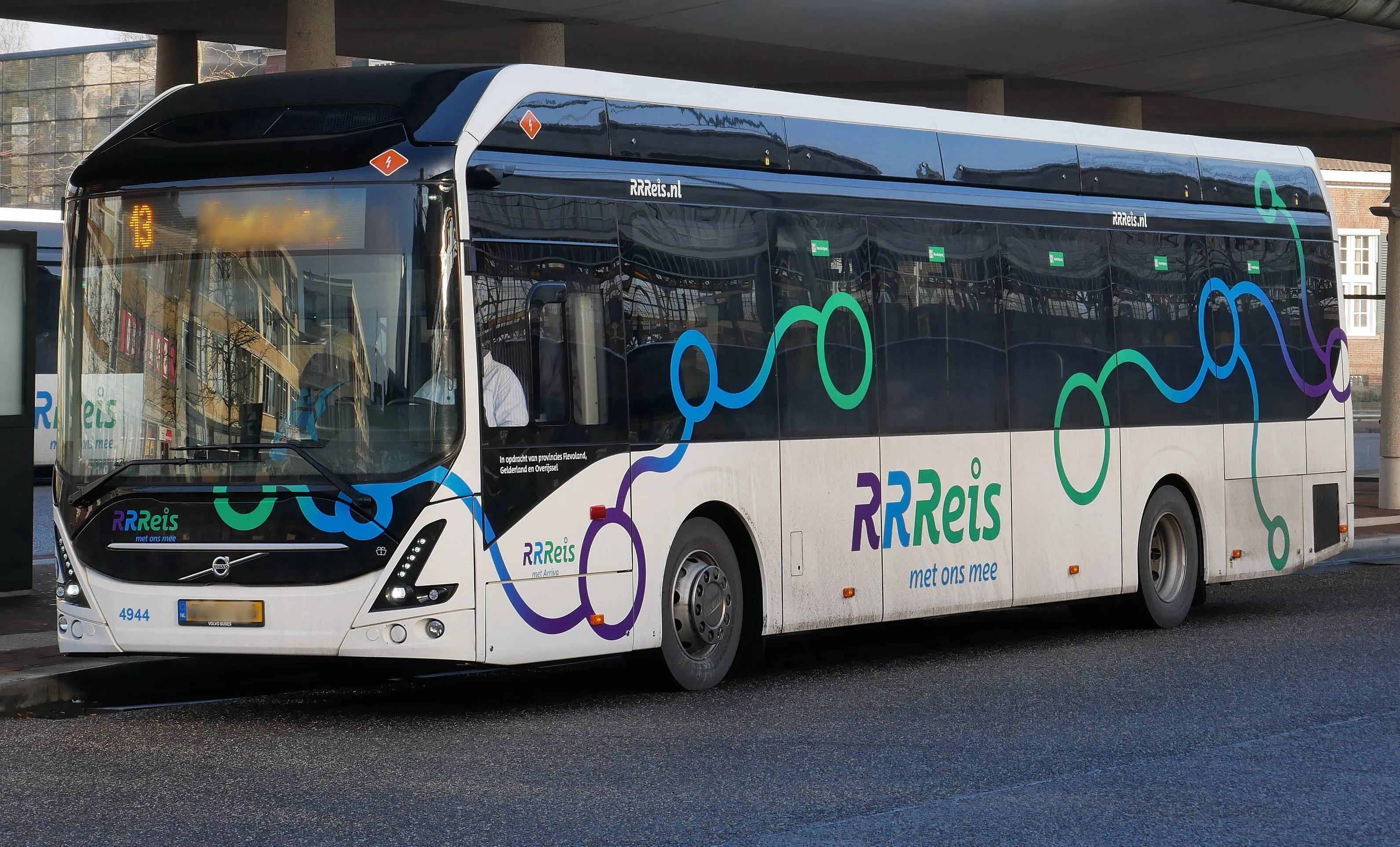 3840px-2024-01-20_Station_Hengelo_RRReis_4944_lijn_13_Hengelo_Slangenbeek(1)(1)
